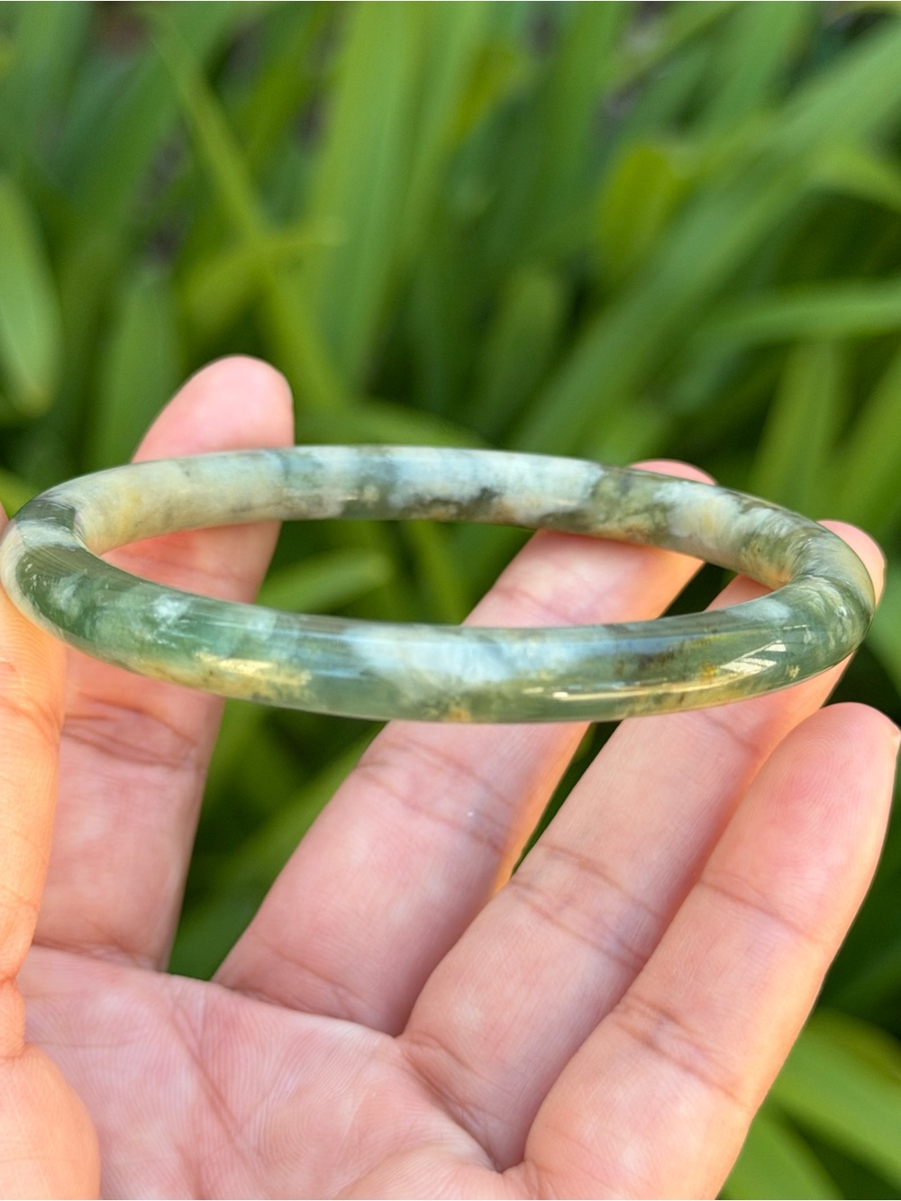 62.5mm inner diameter skinny xiuyu jade bangle 1864